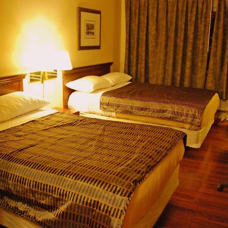Chomedey Inn ラヴァル エクステリア 写真