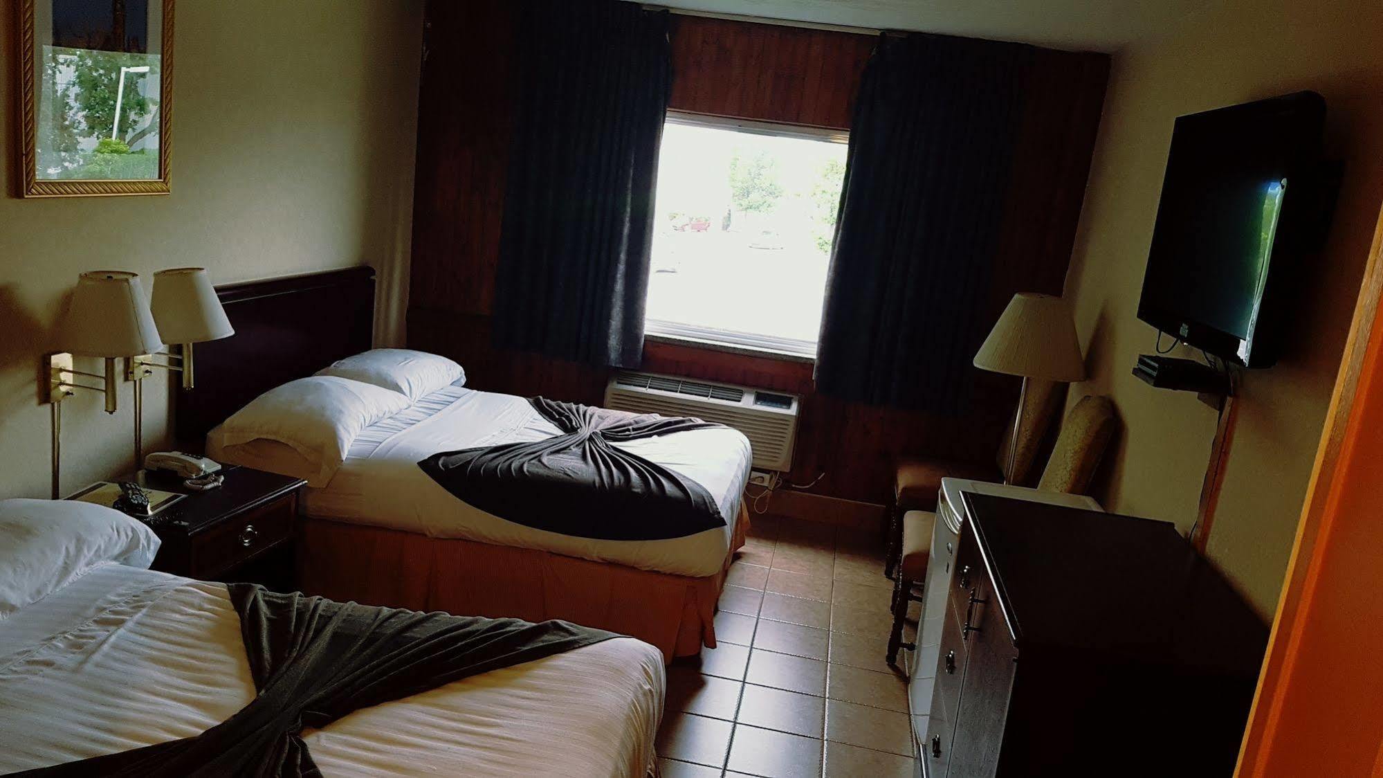 Chomedey Inn ラヴァル エクステリア 写真
