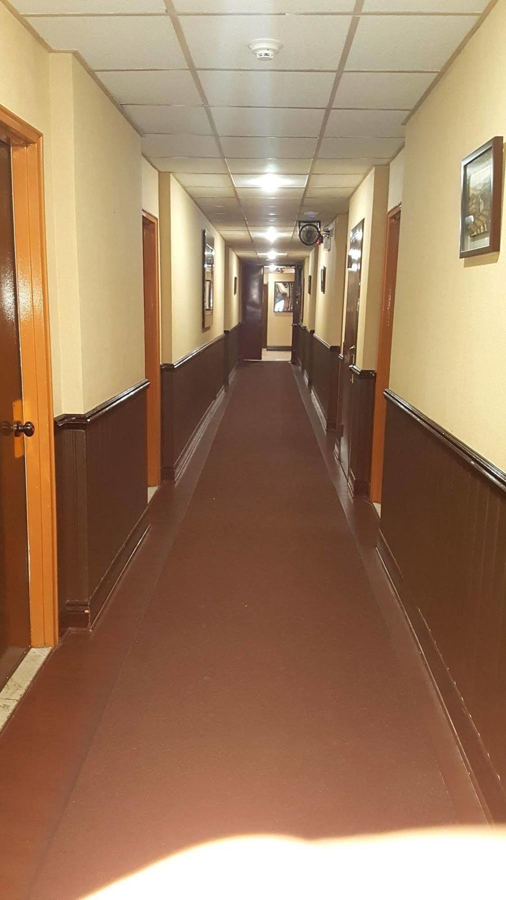 Chomedey Inn ラヴァル エクステリア 写真