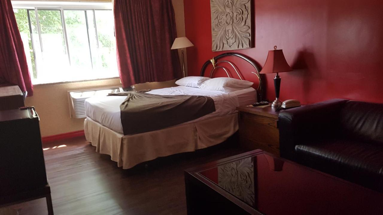 Chomedey Inn ラヴァル エクステリア 写真