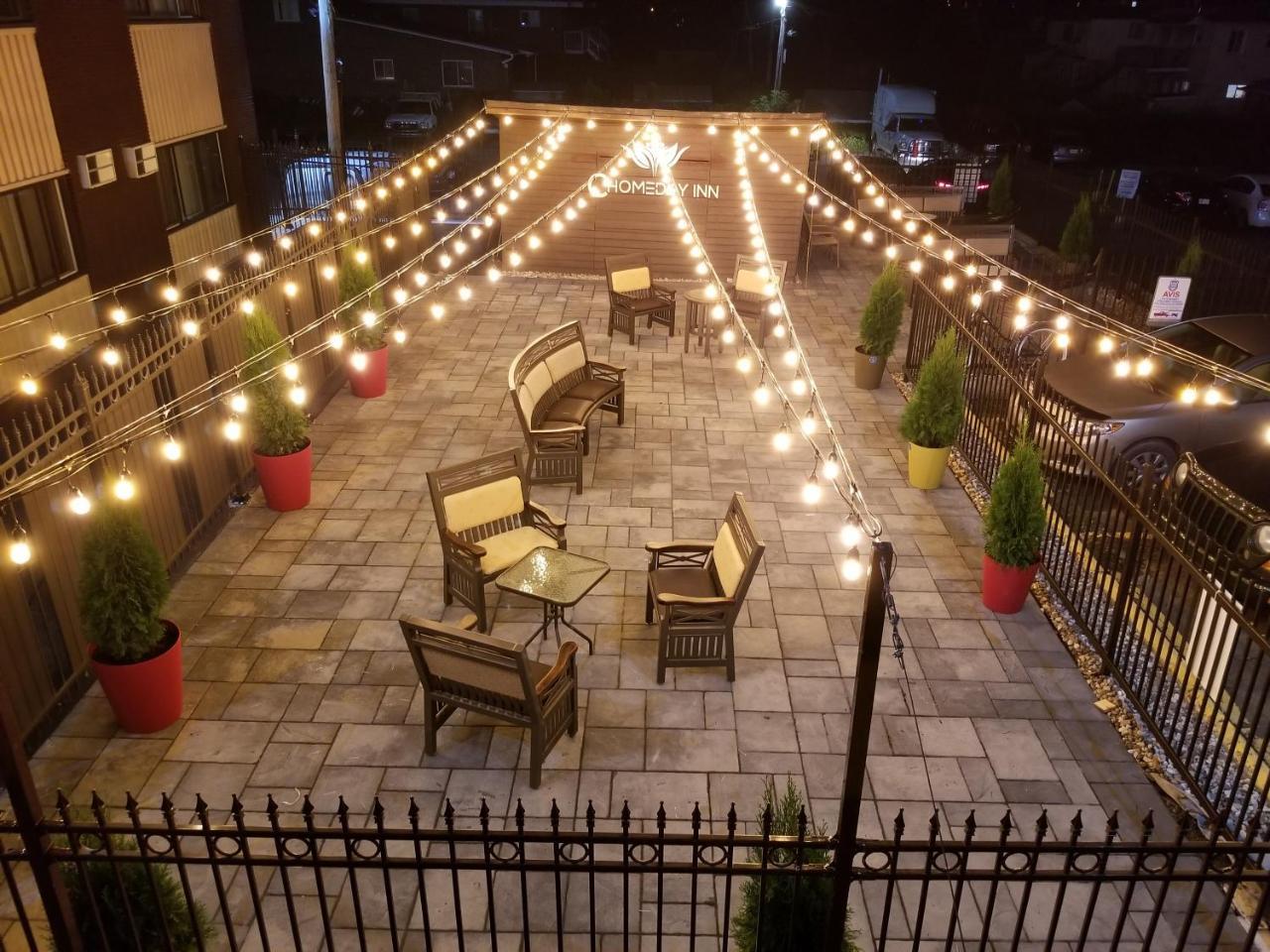 Chomedey Inn ラヴァル エクステリア 写真