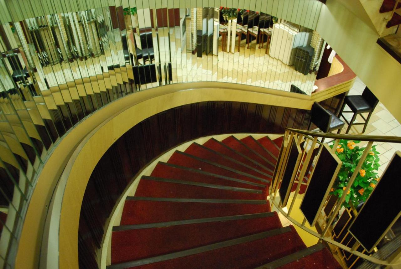 Chomedey Inn ラヴァル エクステリア 写真