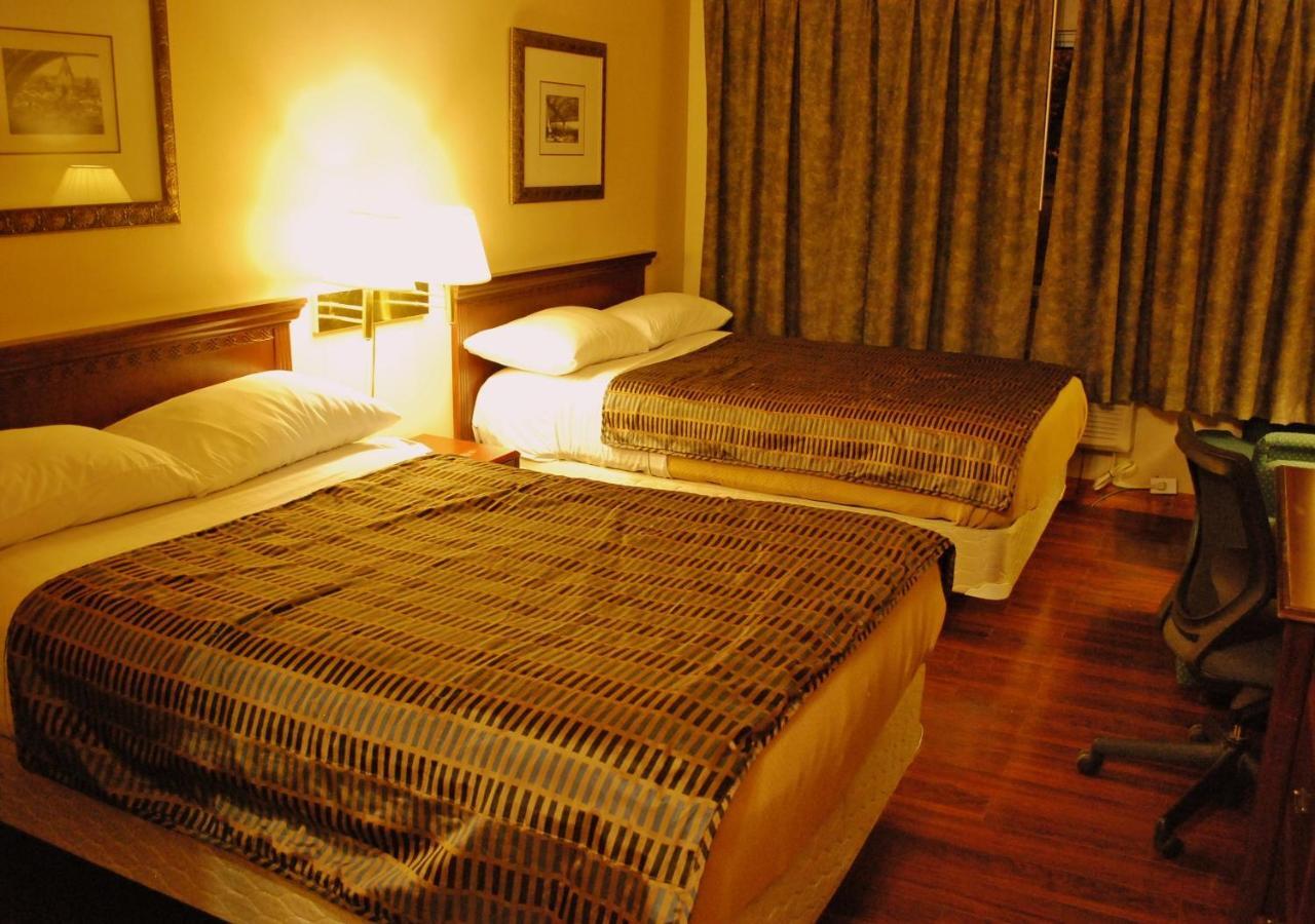Chomedey Inn ラヴァル エクステリア 写真